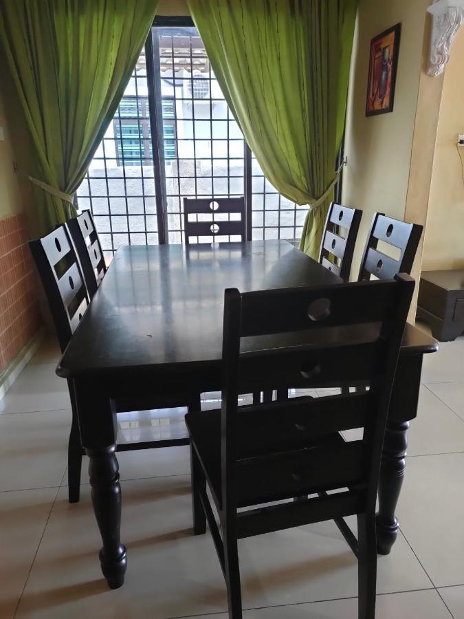 Roemahkoe Holidayhome Malacca Eksteriør bilde