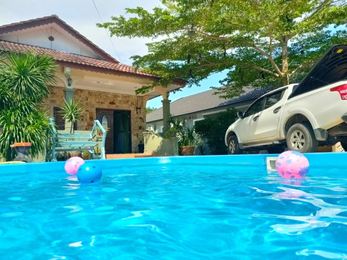 Roemahkoe Holidayhome Malacca Eksteriør bilde