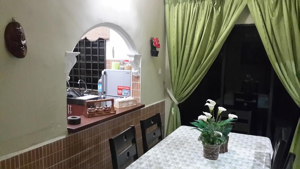 Roemahkoe Holidayhome Malacca Eksteriør bilde